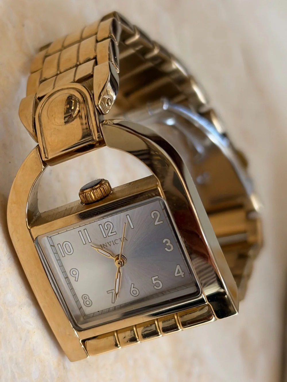 Invicta hands gold clear